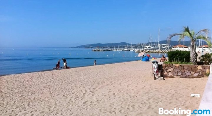 Apartment with 2 Bedrooms in Frejus with Balcony and WiFi