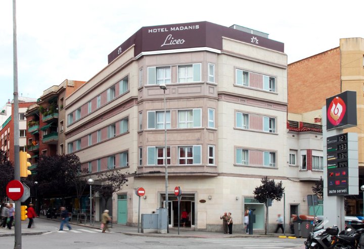 马达尼斯里塞奥酒店(Hotel Madanis Liceo)