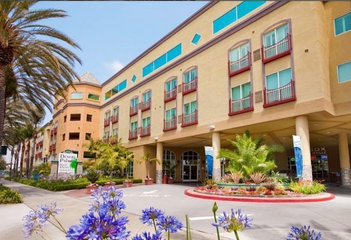阿纳海姆沙漠棕榈酒店及套房(Desert Palms Hotel & Suites Anaheim Resort)