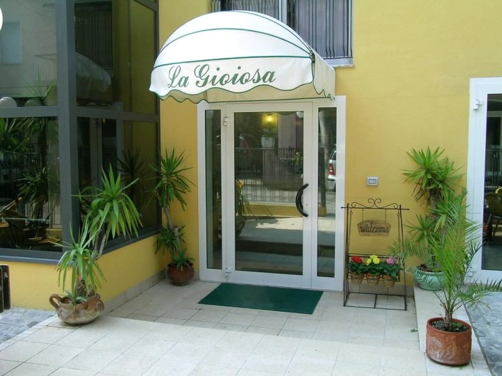 吉奥伊奥萨酒店(Hotel La Gioiosa)