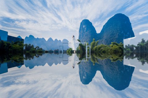 阳朔半山云水酒店(二十元人民币背景图店)