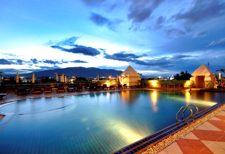 清迈东他挽酒店(Duangtawan Hotel Chiang Mai)