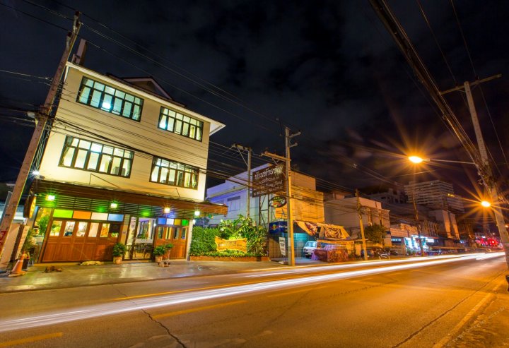 清迈瓦洛洛精品酒店(Chiang Mai Waroros Boutique Hotel)