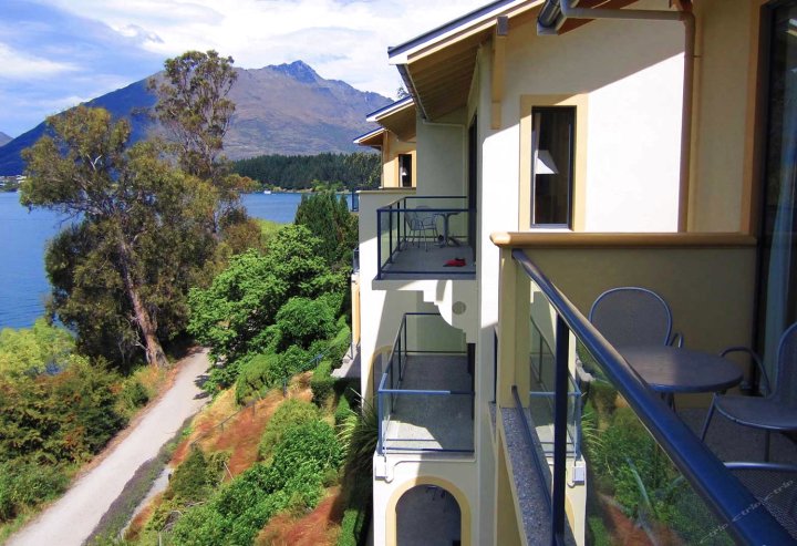 皇后镇拉戈别墅酒店(Villa del Lago Queenstown)