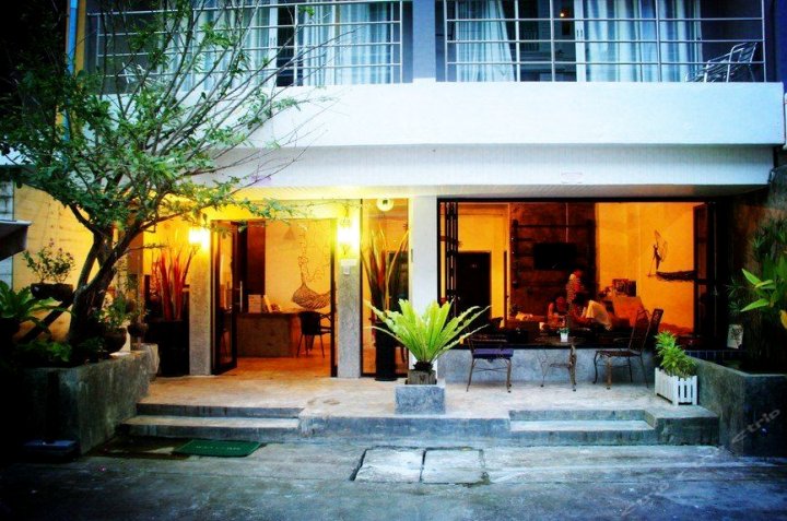 普吉岛登巴国际连锁客栈芭东江西冷店(Dengba Hostel Phuket)