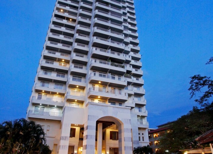 普吉岛森特拉海滨套房酒店(Waterfront Suites Phuket by Centara)