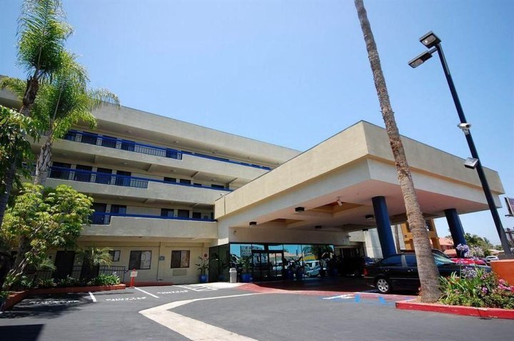 洛杉矶国际机场品质套房酒店(Quality Inn & Suites Los Angeles Airport - LAX)