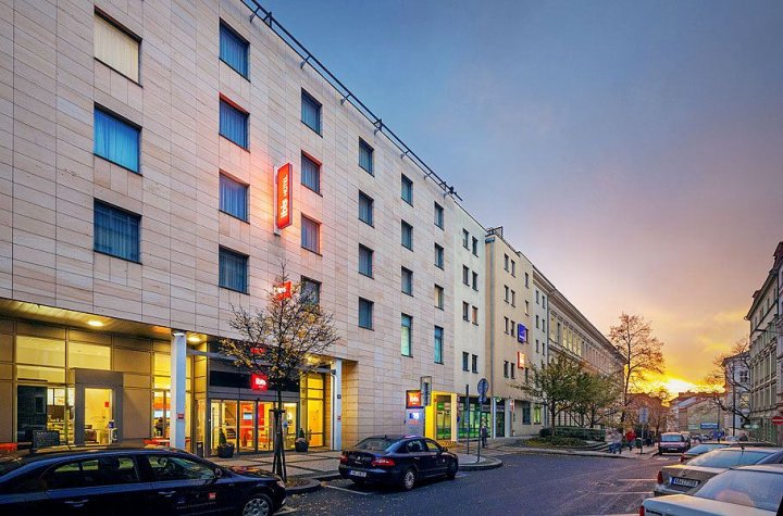 宜必思普拉哈文策斯劳斯广场酒店(Ibis Praha Wenceslas Square)