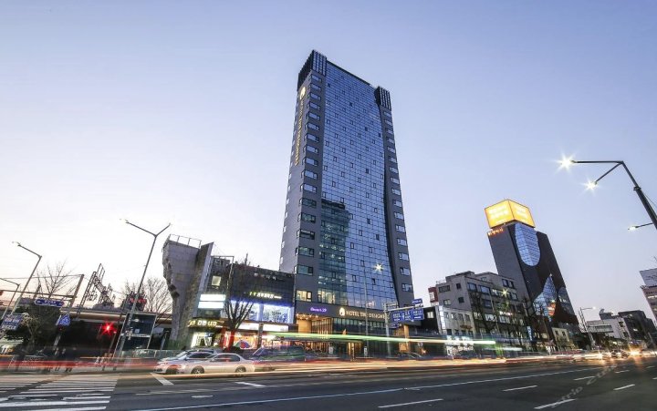 首尔车站德塞纳尔斯酒店(Hotel The Designers Seoul Station)