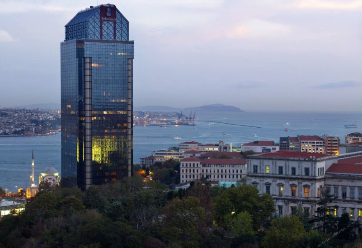伊斯坦布尔博斯普鲁斯海峡丽思卡尔顿酒店(The Ritz-Carlton, Istanbul at The Bosphorus)