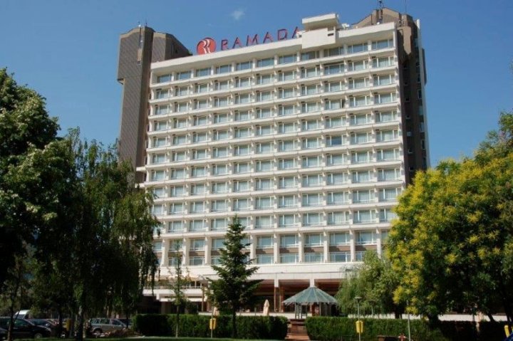 布加勒斯特公园温德姆华美达酒店(Ramada by Wyndham Bucharest Parc Hotel)