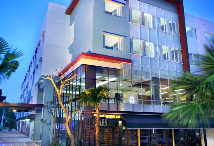新邦利马三宝拢尼欧康迪酒店 - 阿斯顿酒店(Hotel Neo Candi Simpang Lima - Semarang by Aston)