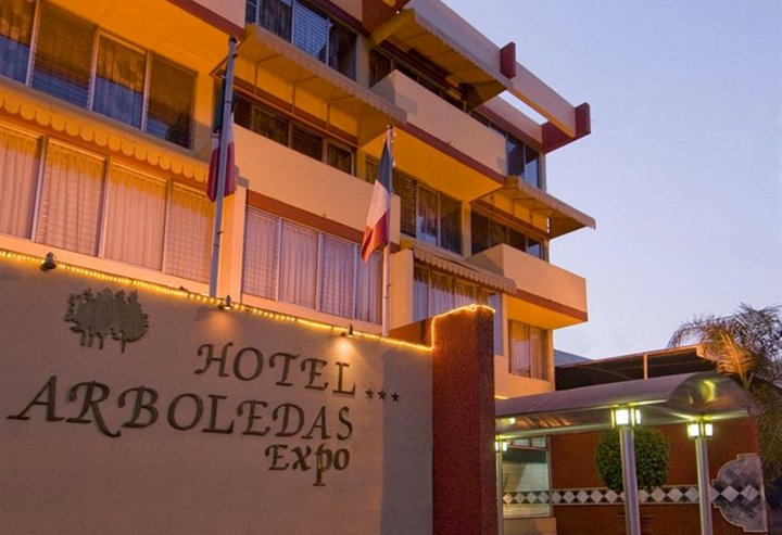 阿波勒达斯埃克斯珀酒店(Hotel Arboledas Expo)