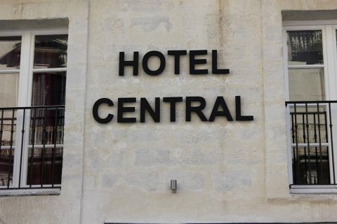 中央酒店(Hôtel Central)