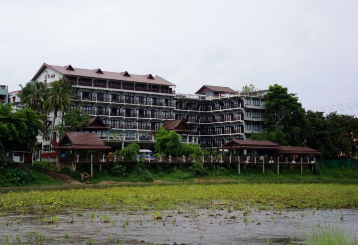 银娜迦酒店(Silver Naga Hotel)