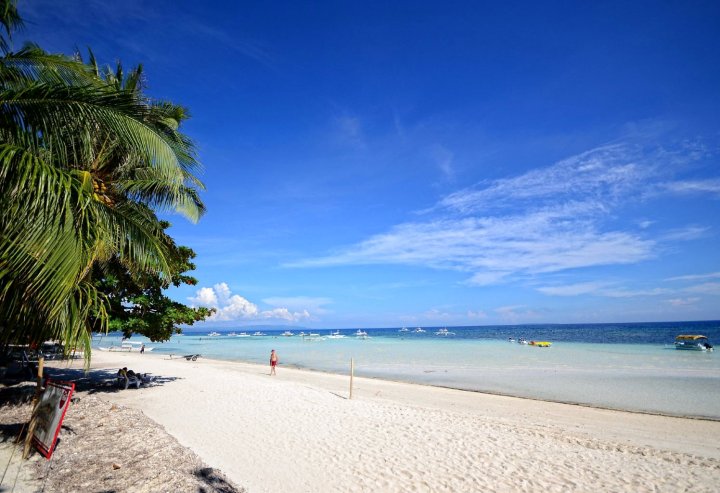 杜马陆安海滩度假村(Dumaluan Beach Resort)