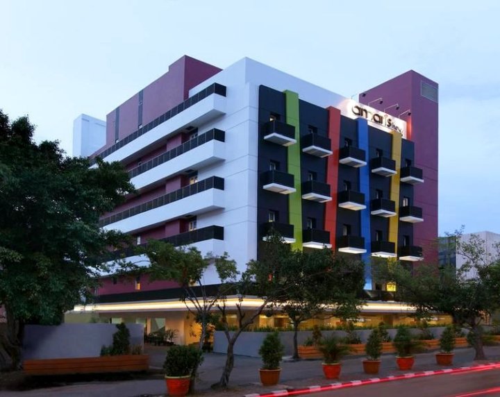 亚玛里斯曼伽比萨酒店(Amaris Hotel Mangga Besar)