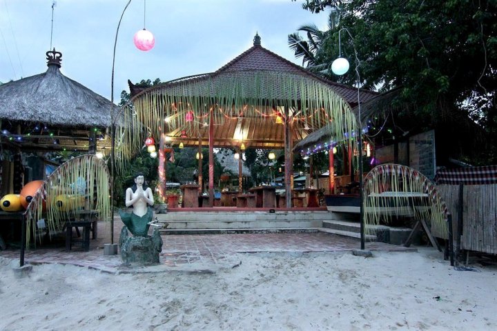 努沙伦邦岸岛塔尼斯海滩度假村(The Tanis Beach Resort Nusa Lembongan)