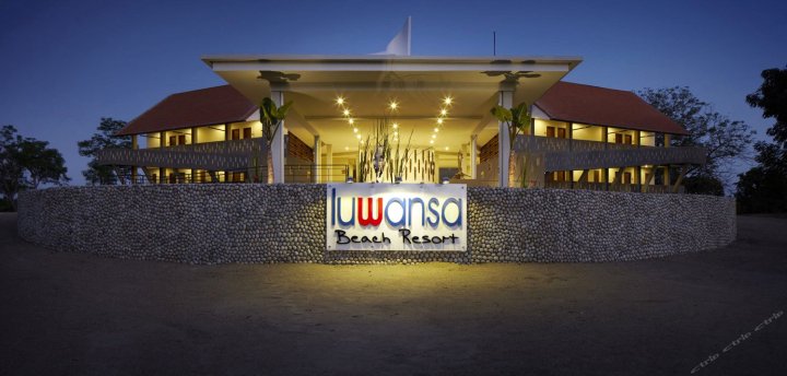 陆婉萨海滩酒店(Luwansa Beach Hotel)