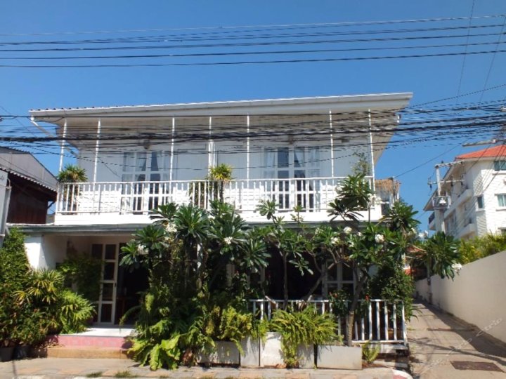 华欣坎蒙之家海滩酒店(Sleepeasy Hostel Hua Hin by Baankangmung)