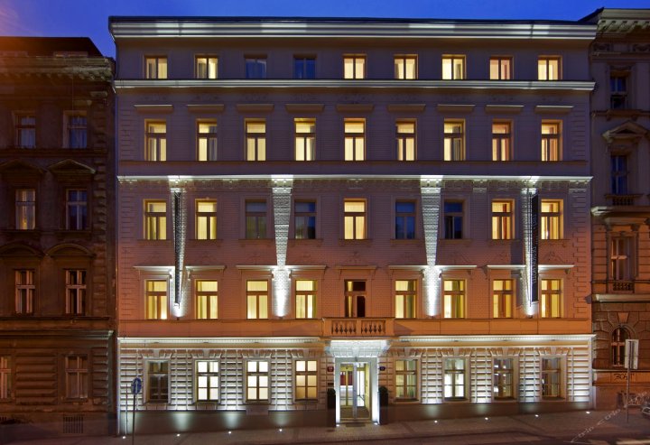 布拉格红与蓝设计酒店(Red & Blue Design Hotel Prague)