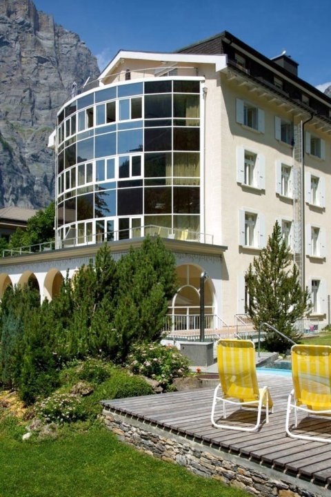 瓦力瑟洛伊克巴德阿尔卑斯温泉酒店(Thermal Hotels & Walliser Alpentherme Leukerbad)