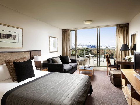 墨尔本西码头套房酒店(Quay West Suites Melbourne)