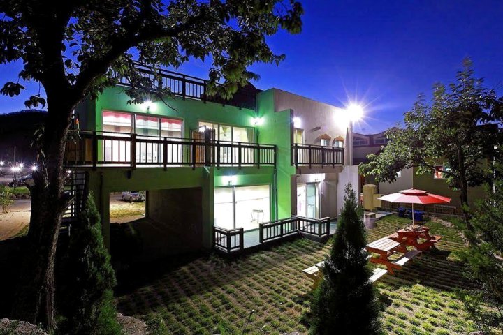 贝乐斯玫瑰潘休酒店(Bellus Rose Pension Hotel)