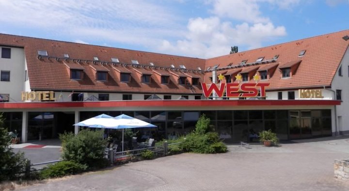 维斯酒店-德累斯顿拉德博伊尔(West Hotel an der Sächsischen Weinstrasse)