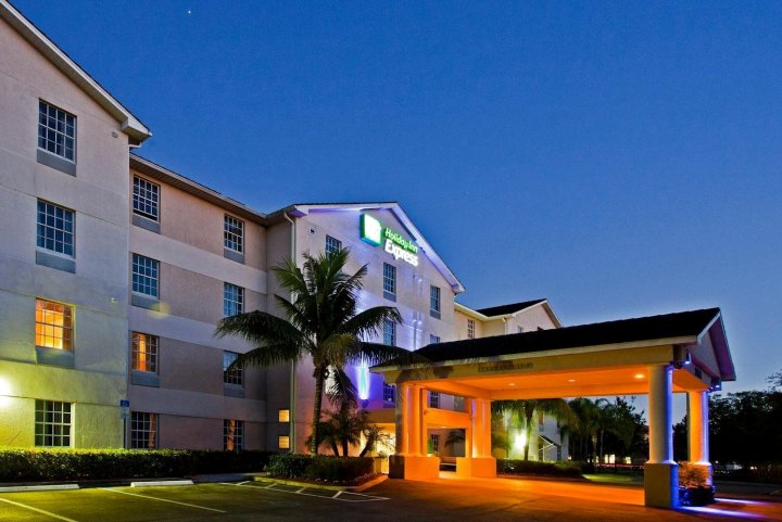 那不勒斯北 - 博尼塔斯普林斯智选假日套房酒店 - IHG 旗下酒店(Holiday Inn Express Hotel & Suites Bonita Springs/Naples, an IHG Hotel)