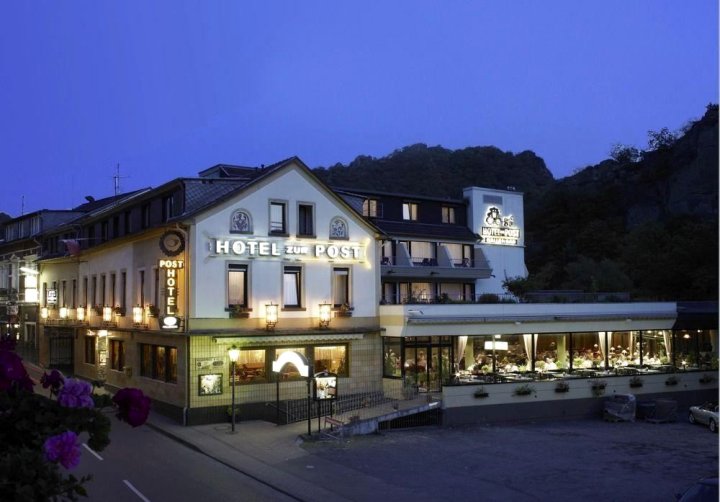 祖尔博斯特兰德加特酒店(Land-Gut-Hotel Zur Post)