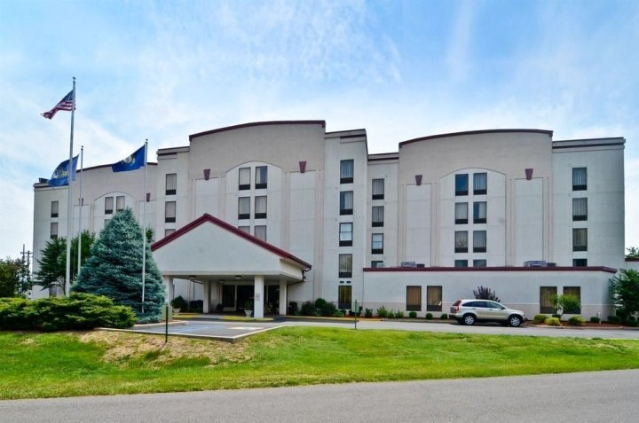 路易斯维尔东贝斯特韦斯特套房酒店(Best Western Louisville East Inn & Suites)