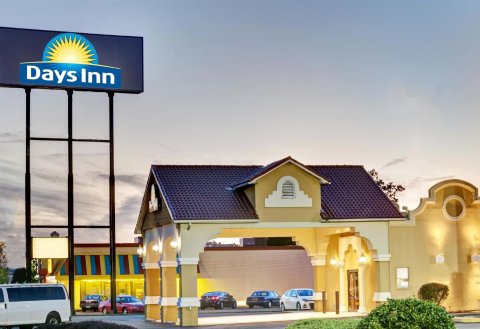 路易斯威尔博览中心/机场戴斯酒店(Days Inn by Wyndham Louisville Airport Fair and Expo Center)