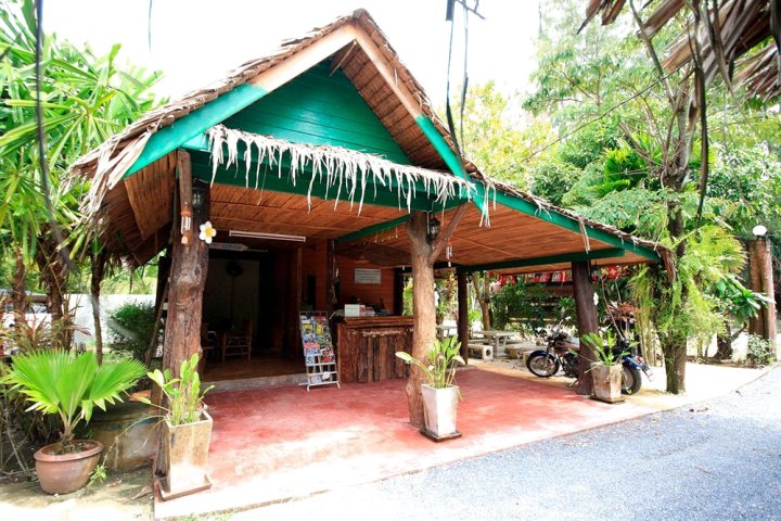 博安珀纳姆度假村(Baan Po Ngam Resort)