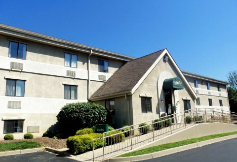 杜邦套房酒店(DuPont Suites - Louisville - St. Matthews)