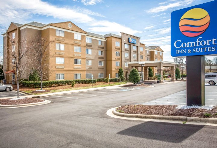 坎纳波利斯舒适酒店(Comfort Inn & Suites Kannapolis - Concord)