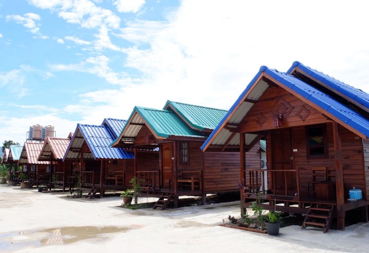 塔拉南科隆海度假村(Talad Nam Klong Hae Resort)