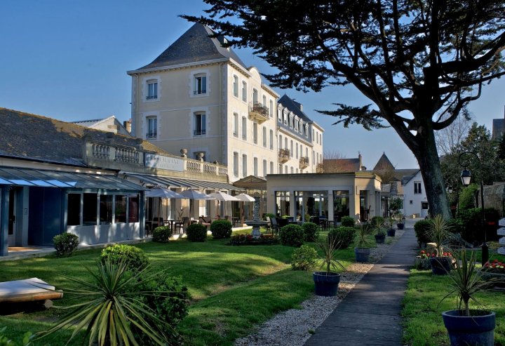 扩特维尔原生大酒店(Grand Hôtel de Courtoisville - Piscine & Spa, The Originals Relais (Relais du Silence))
