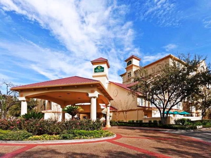拉库恩塔休斯顿广场区酒店(La Quinta by Wyndham Houston Galleria Area)