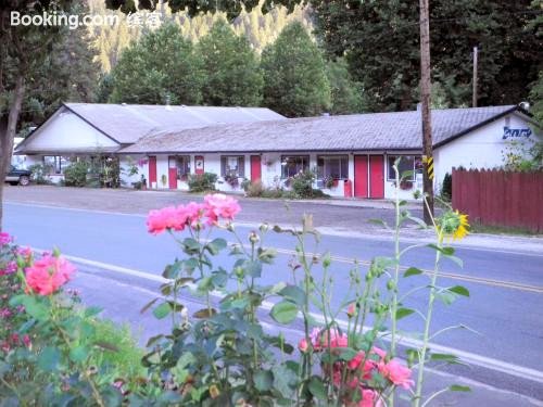 快乐营地小屋(Happy Camp Cabins)