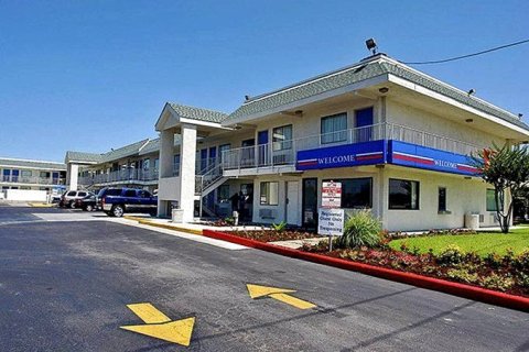 德克萨斯奥斯汀 6 号汽车旅馆(Motel 6-Austin, TX)