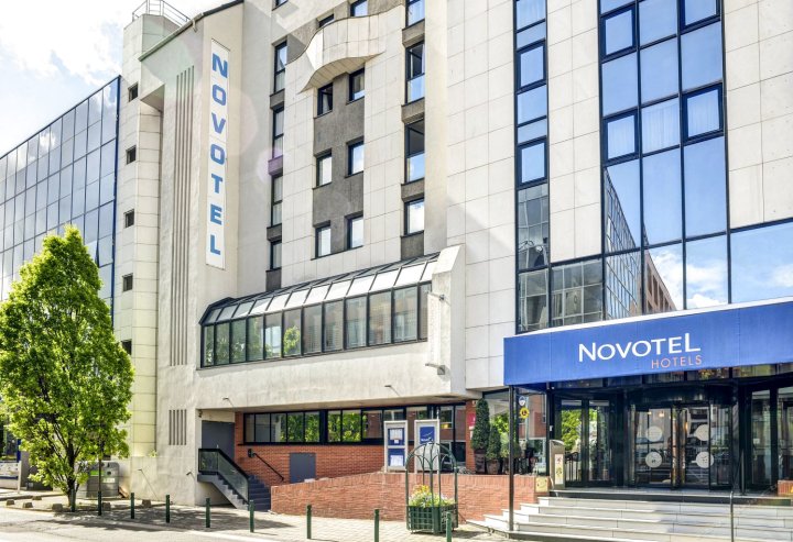 叙雷纳尼珑骧诺富特酒店(Novotel Paris Suresnes Longchamp)