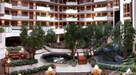 奥斯汀植物园希尔顿安泊酒店(Embassy Suites by Hilton Austin Arboretum)