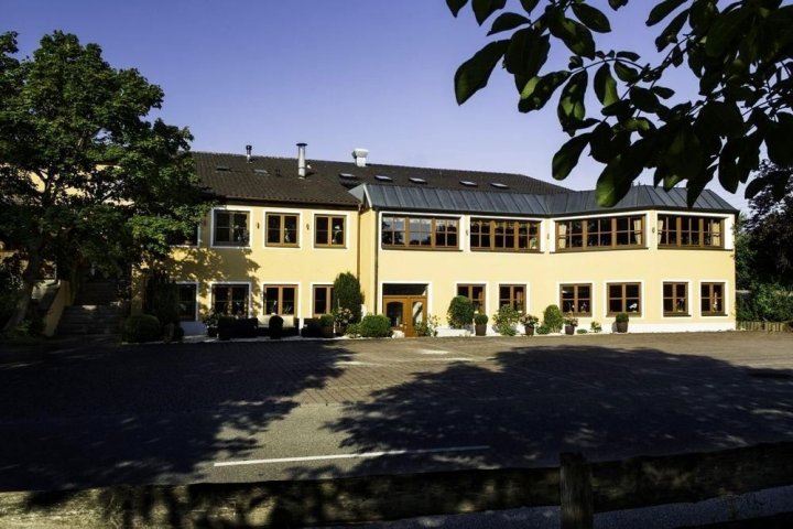 哈林贝格兰德酒店(Landhotel Hallnberg)