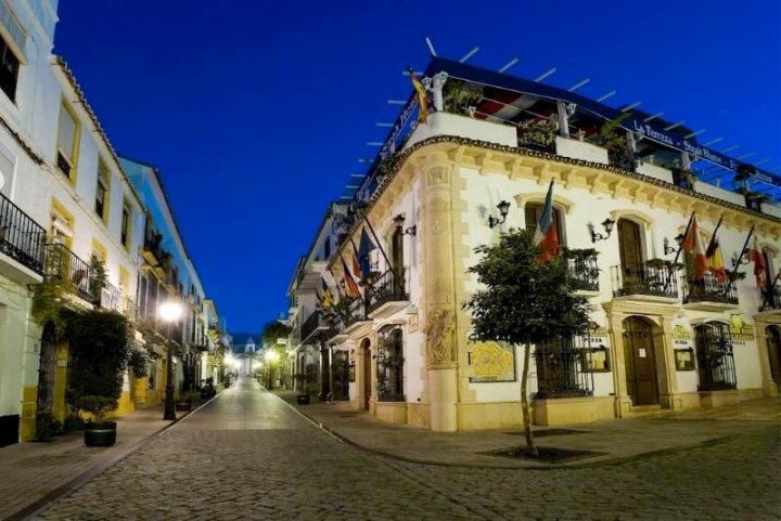 阿杜瓦雷斯之门酒店(Puerta de Aduares)