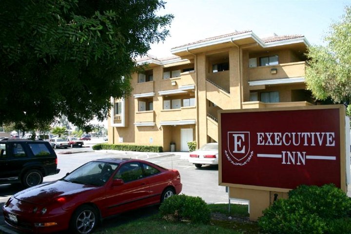 行政酒店(Executive Inn)