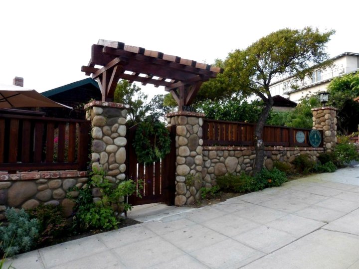 红木山谷度假屋(Redwood Hollow Cottages)