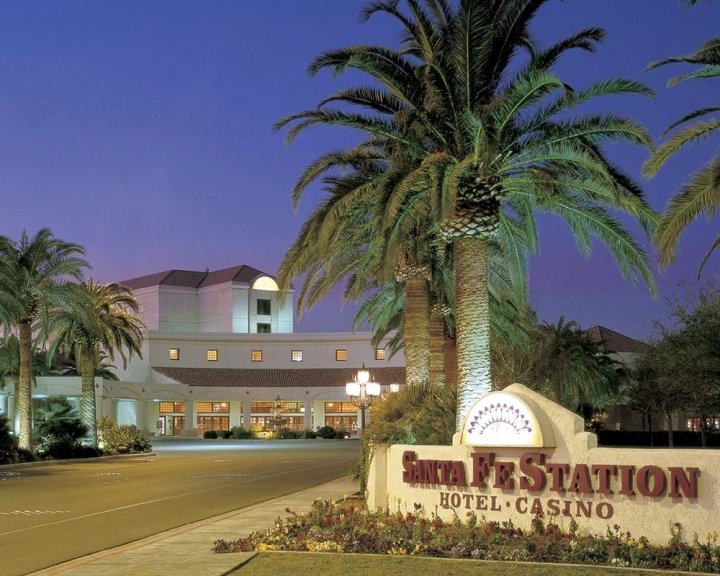圣塔菲车站娱乐场酒店(Santa Fe Station Hotel & Casino)