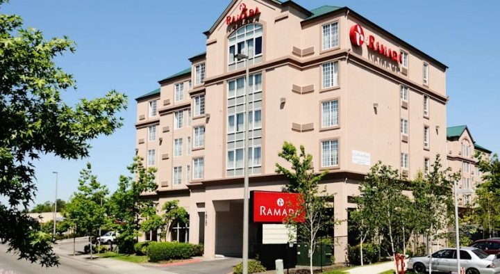 锡塔克华美达套房酒店(Ramada by Wyndham SeaTac Airport)