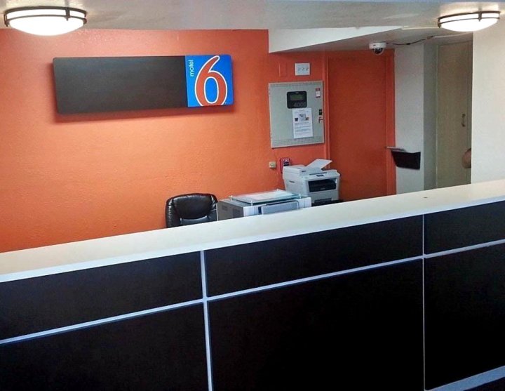 孔洛6号汽车旅馆(Motel 6-Conroe, TX)